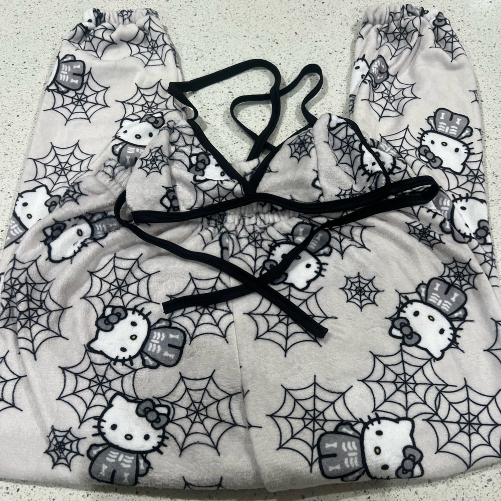 Hello kitty Halloween pajama set